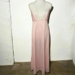 Dreamy  vintage ballet pink nylon lace slip dress M